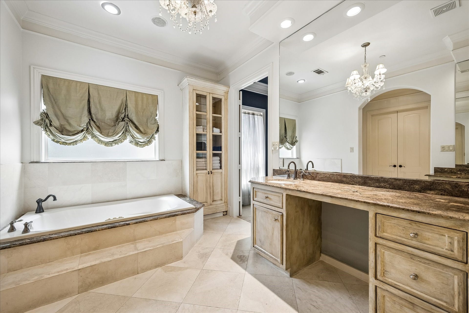 4802 Saxon Street, Bellaire, TX 77401 4802 Saxon Street, Bellaire, TX 77401
