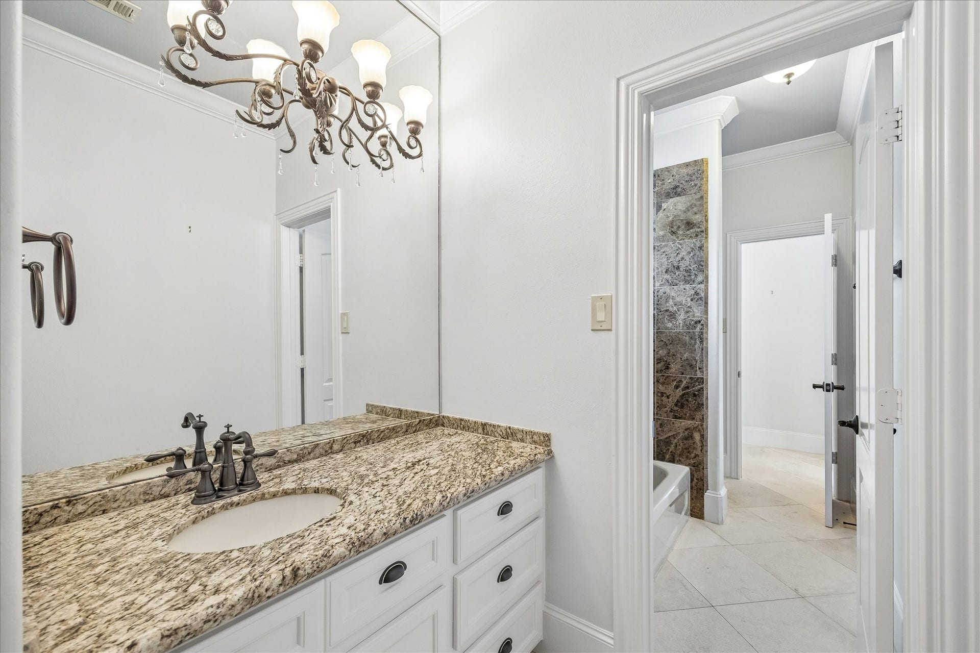 4802 Saxon Street, Bellaire, TX 77401 4802 Saxon Street, Bellaire, TX 77401