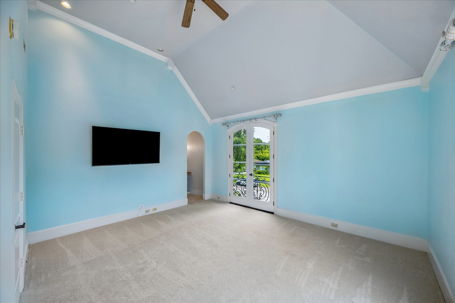 4802 Saxon Street, Bellaire, TX 77401 Secondary bedroom has French doors and access to a balcony.
