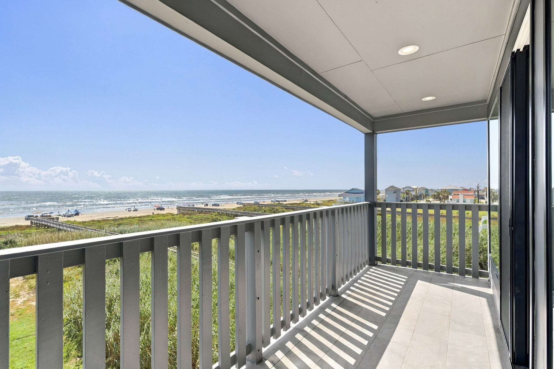 17211 Termini San Luis Pass Rd, Galveston, TX 77554 Beachfront balcony views
Take in sweeping shoreline and Gulf views from this covered balcony. The elevated vantage point offers a beautiful setting for morning coffee, ocean breezes, and watching the waves.