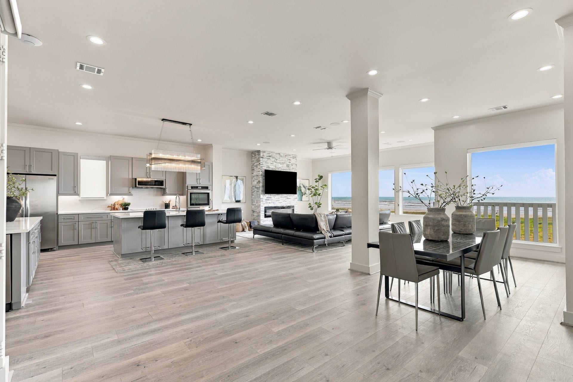 17211 Termini San Luis Pass Rd, Galveston, TX 77554 Enjoy Gulf views from the dining area, positioned beside the open kitchen and living room. The spacious layout provides a welcoming setting for dinners and weekend gatherings.
