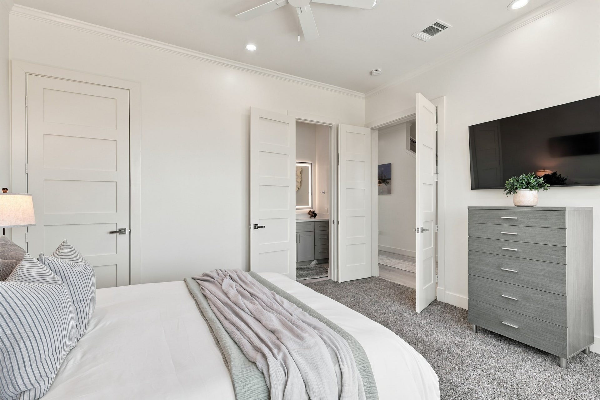 17211 Termini San Luis Pass Rd, Galveston, TX 77554 Secondary bedroom, alternate view
An alternate view highlights the bedrooms comfortable proportions, soft carpeting, and direct access to an adjoining bathroom.