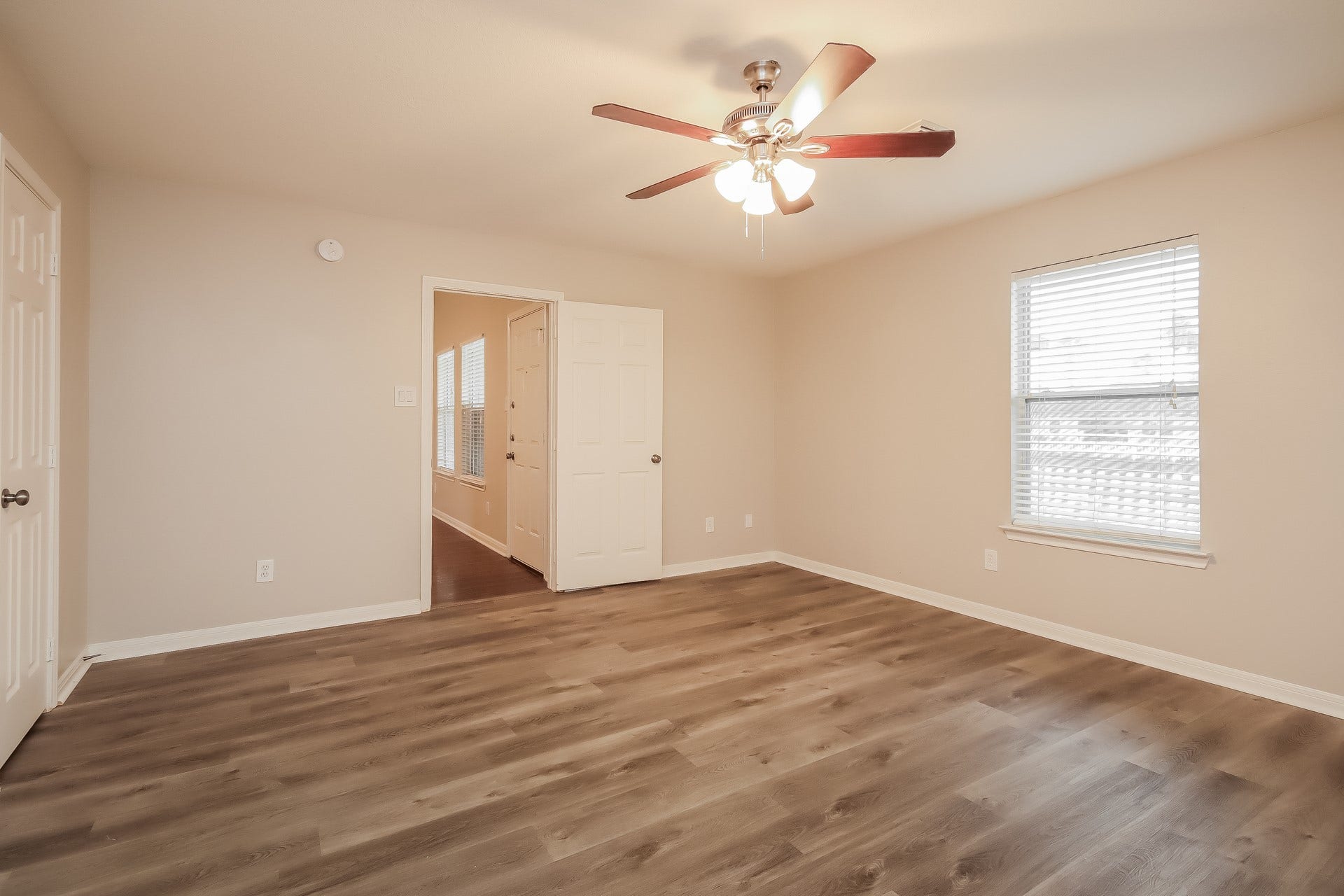 5016 Asia Lane, Dickinson, TX 77539 5016 Asia Lane, Dickinson, TX 77539