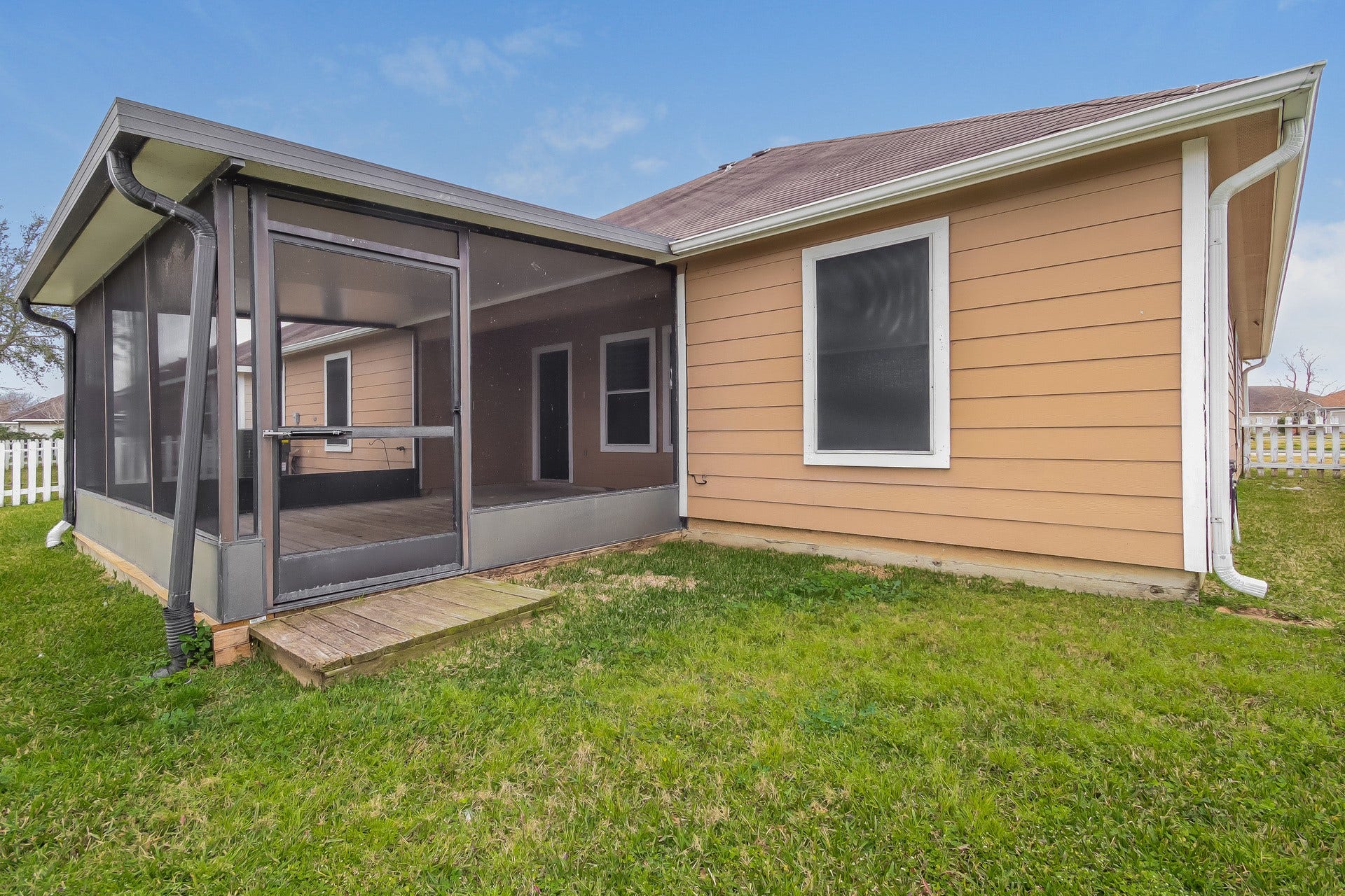 5016 Asia Lane, Dickinson, TX 77539 5016 Asia Lane, Dickinson, TX 77539