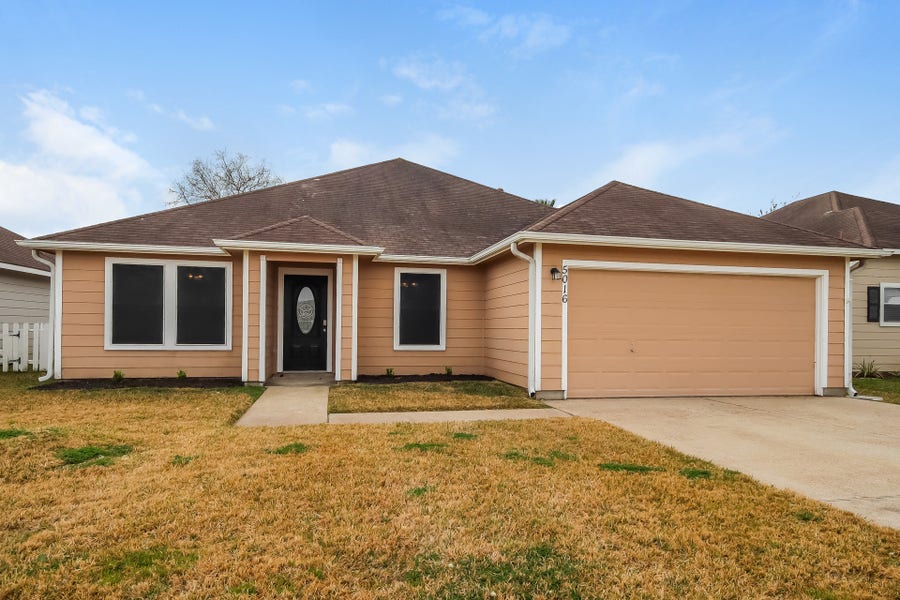 Property photo for 5016 Asia Lane, Dickinson, TX