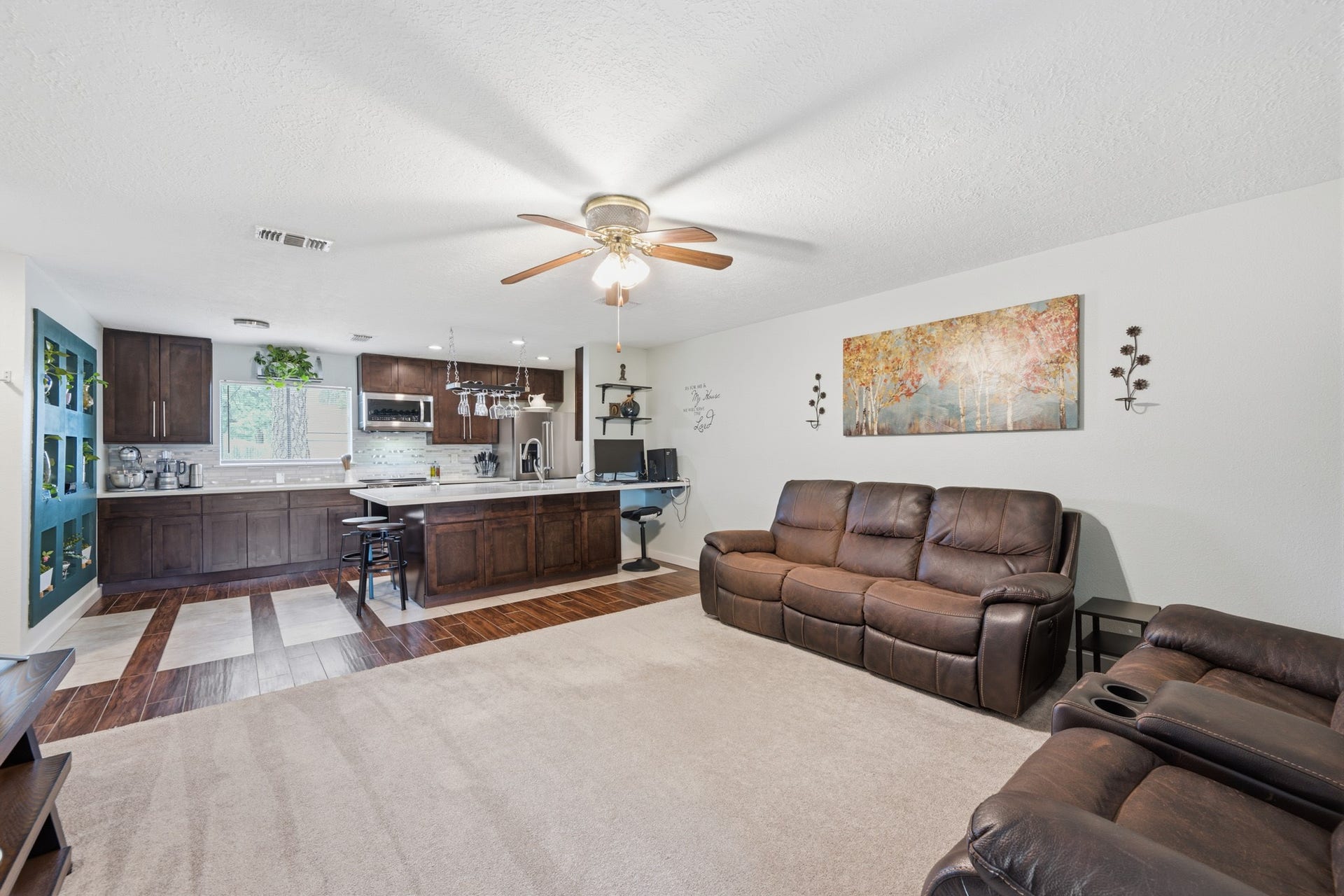 12510 White Plains Drive, Houston, TX 77089 Living area