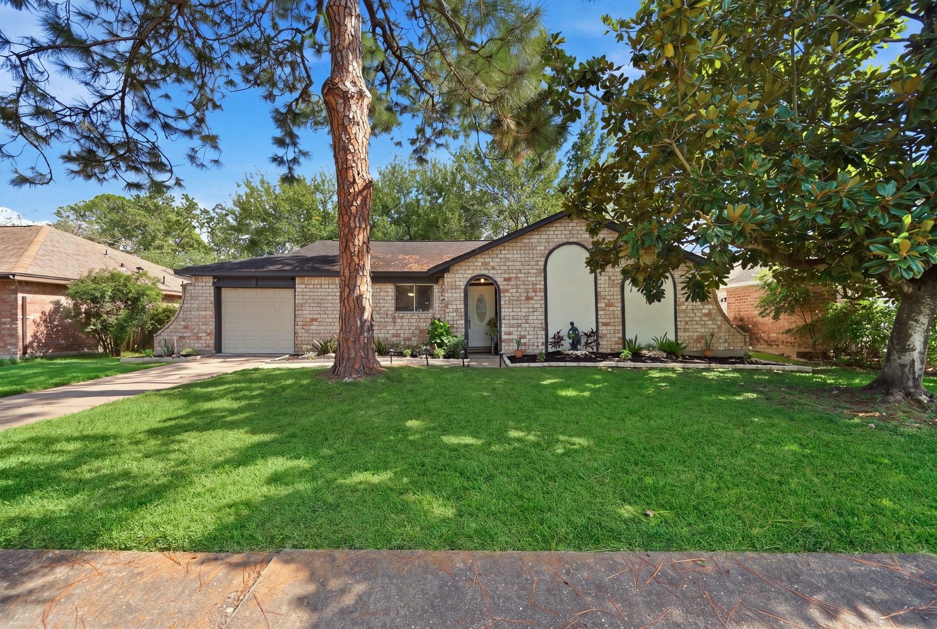 12510 White Plains Drive, Houston, TX 77089 Welcome to 12510 White Plains