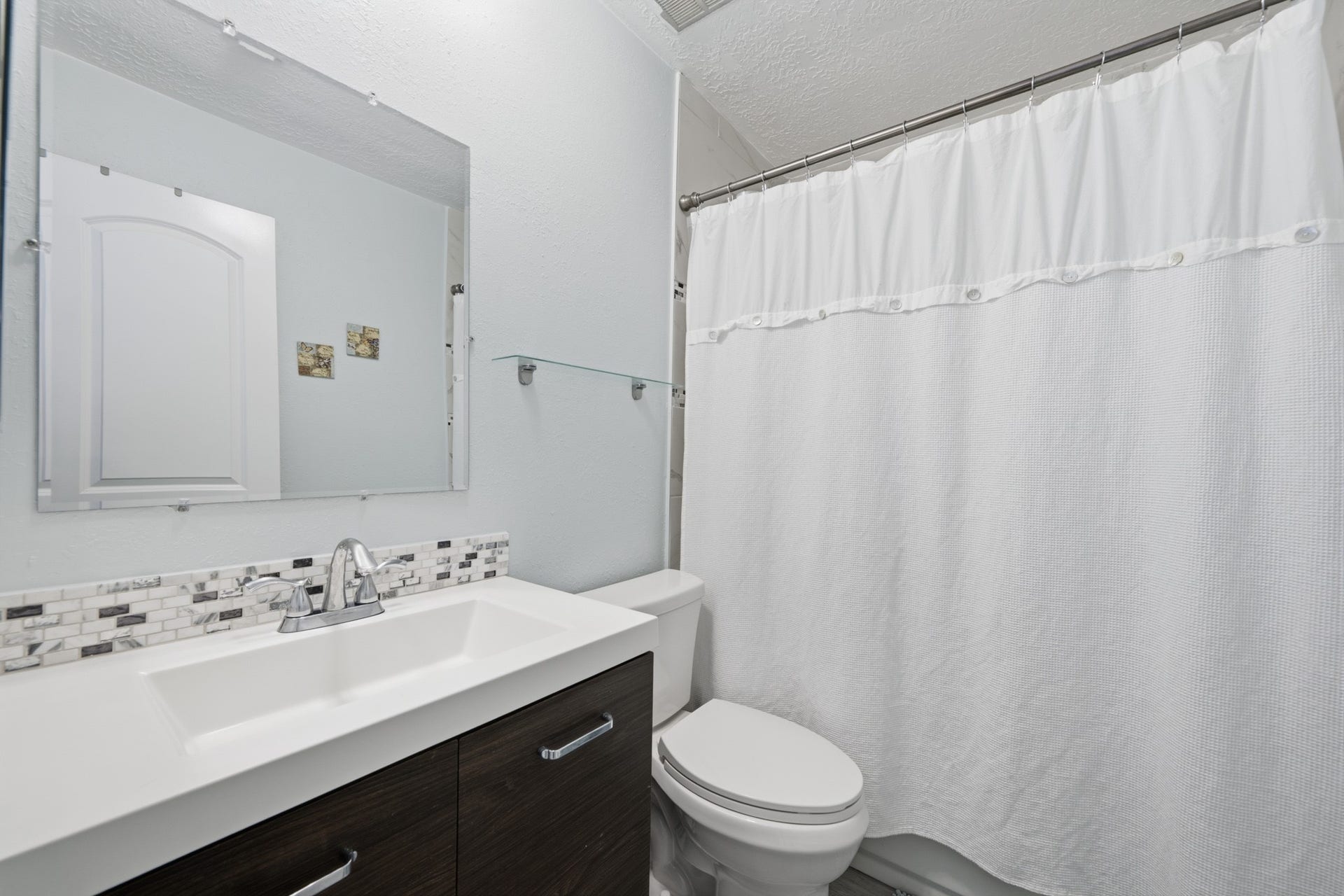 12510 White Plains Drive, Houston, TX 77089 Primary bath