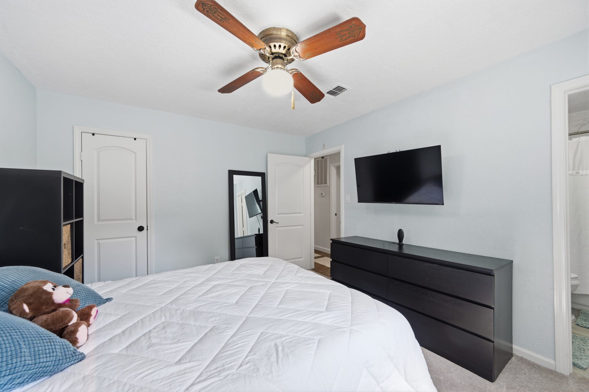 12510 White Plains Drive, Houston, TX 77089 Primary bedroom