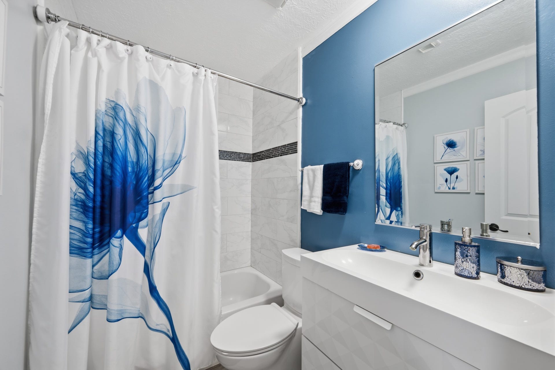 12510 White Plains Drive, Houston, TX 77089 Secondary bath