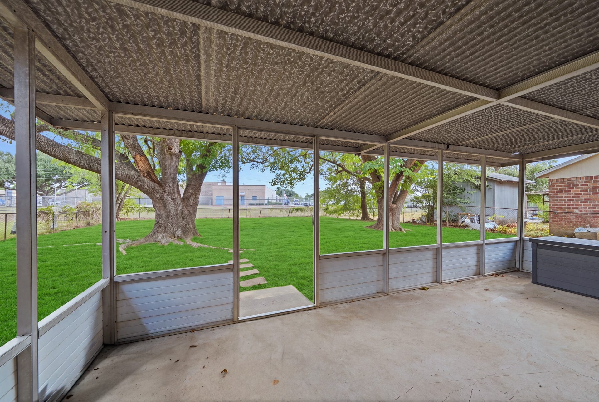 12510 White Plains Drive, Houston, TX 77089 Covered screened in patio