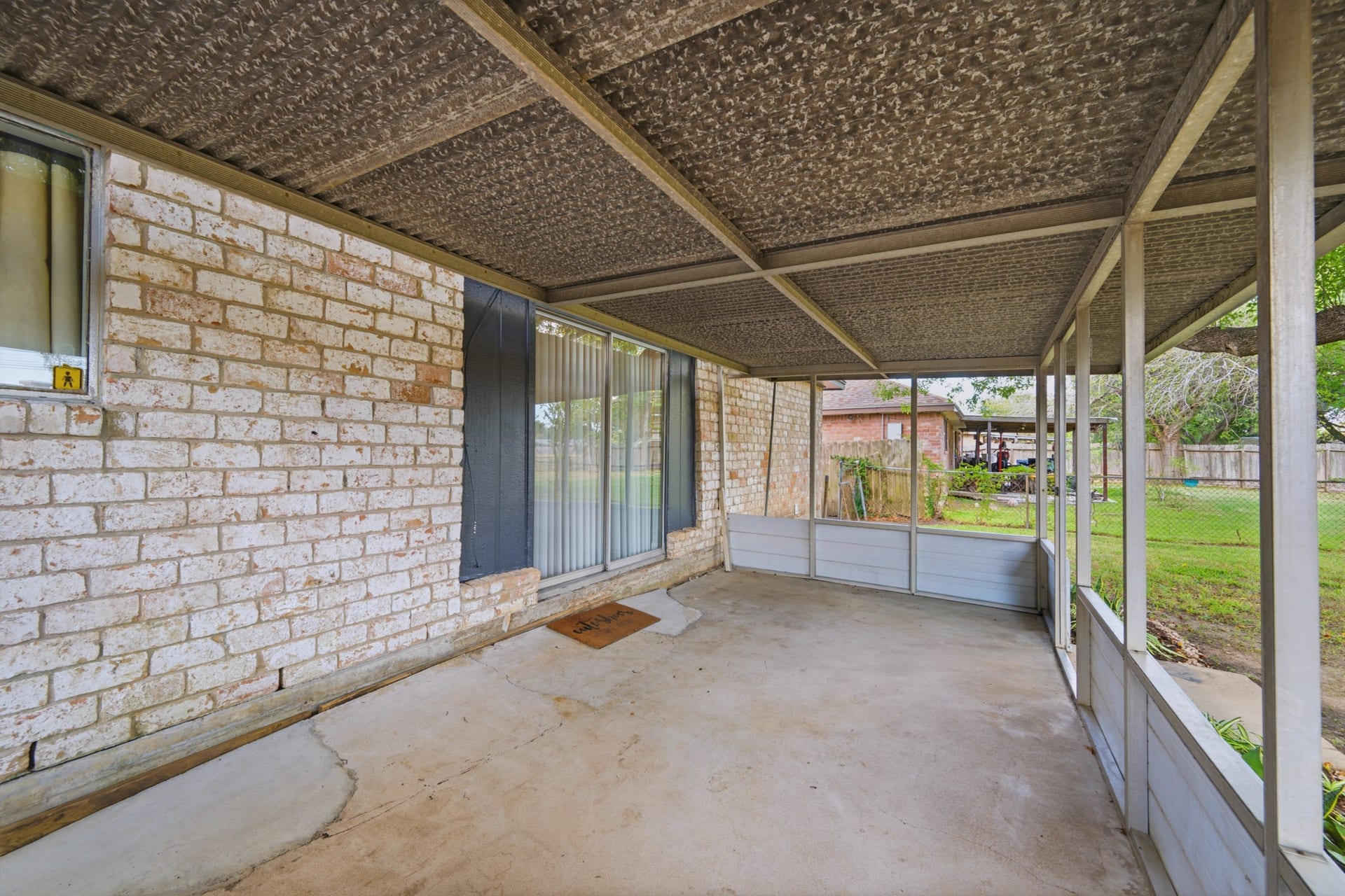 12510 White Plains Drive, Houston, TX 77089 Covered screened in patio