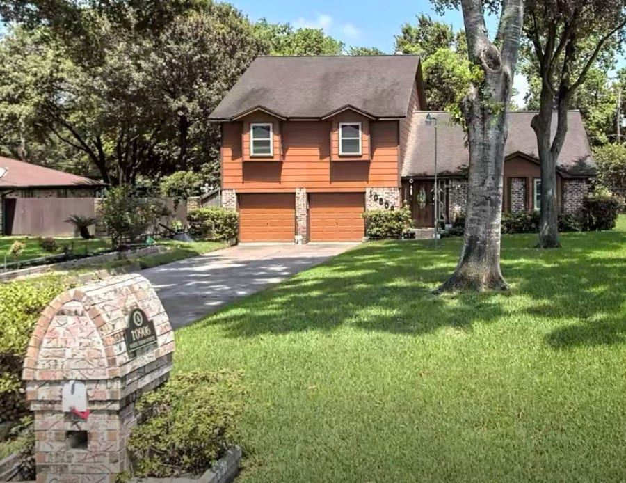 Property photo for 10906 White Thorn Street, Houston, TX