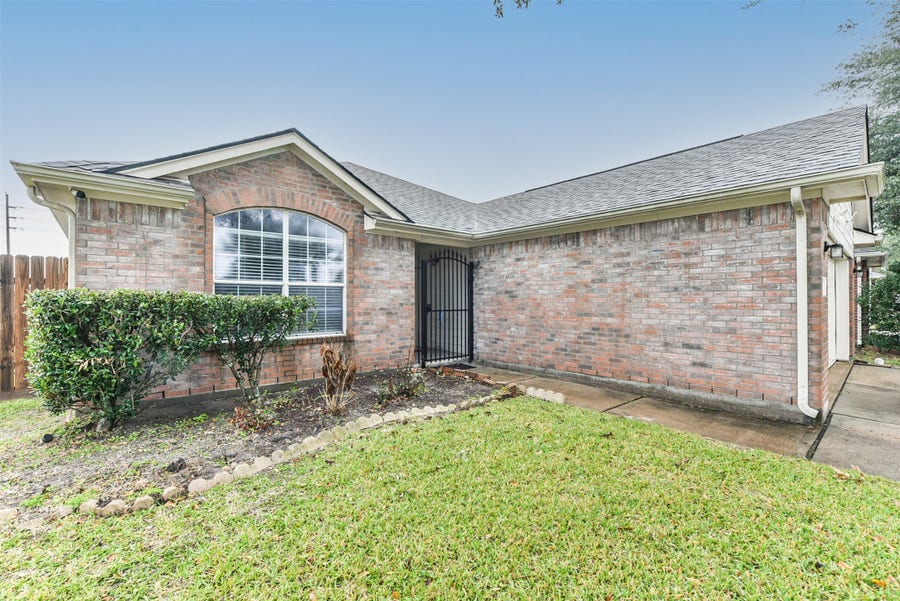 Property photo for 8322 Kingsbridge Meadow Drive, Houston, TX