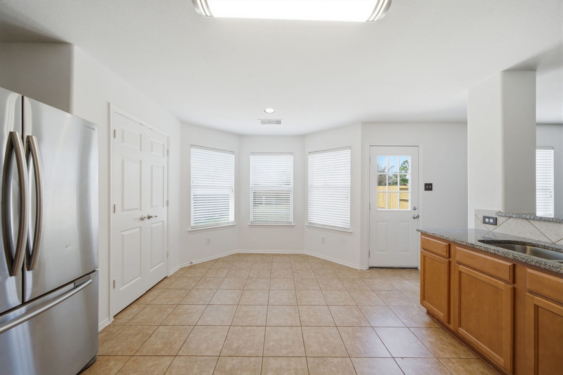 15435 Kaston Drive, Cypress, TX 77433 Bay windows illuminate this spacious breakfast area, complete with easy-care tile flooring and direct access to the private yard. Situated next to the kitchen, the open space accommodates daily meals with ease.