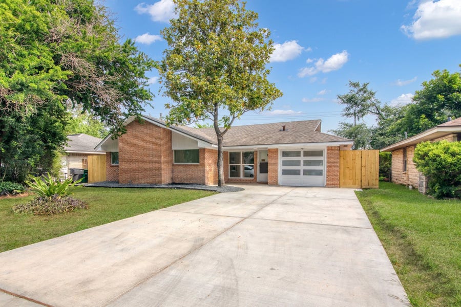 Property photo for 1703 Ansbury Drive, Houston, TX