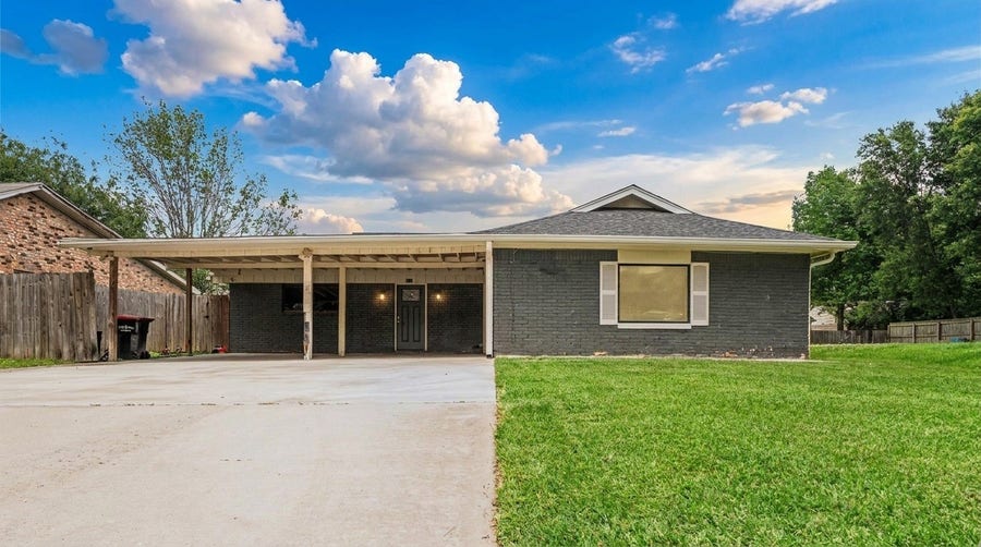 Property photo for 5318 Hemlock Drive, Baytown, TX