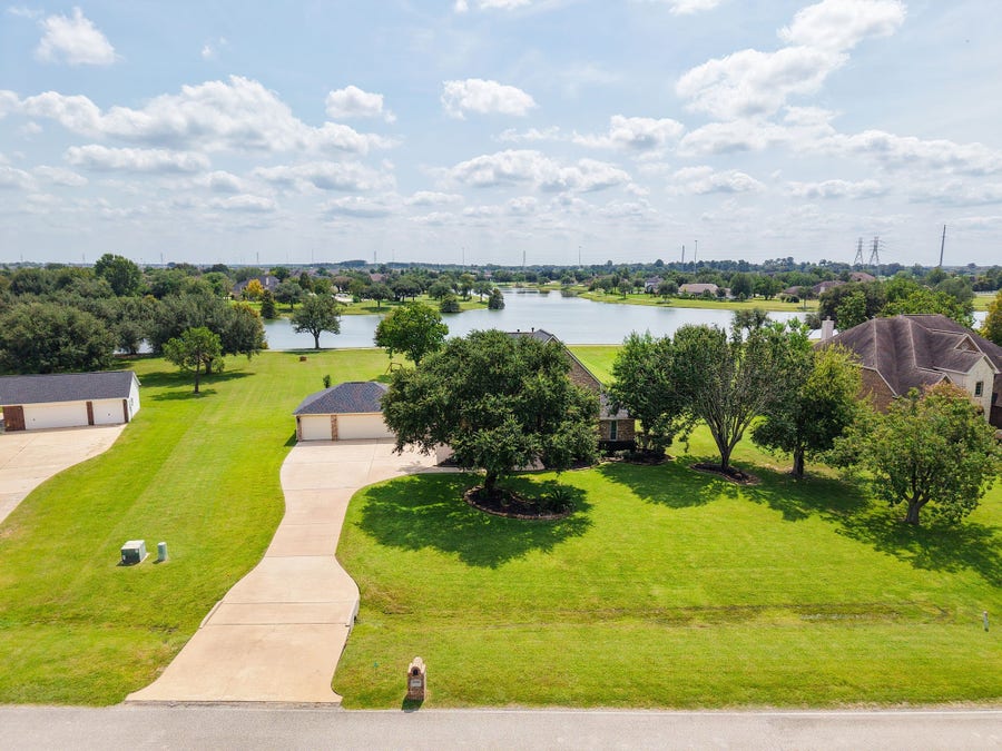 Property photo for 20318 Stone Lake Circle, Tomball, TX