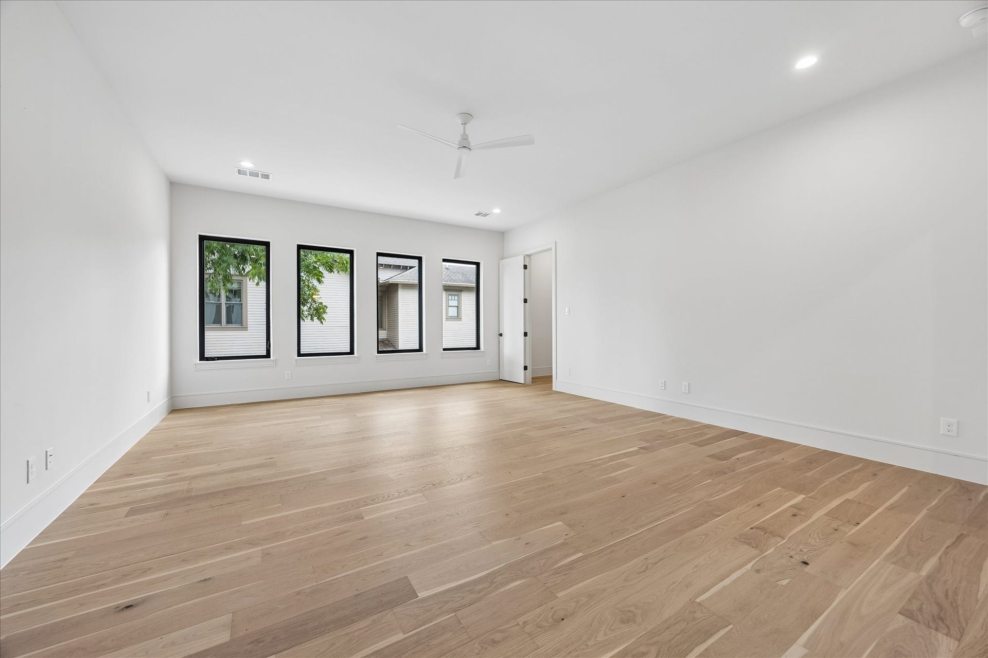 316 W 30th Street, Houston, TX 77018 Designed as a true second living area, this spacious game room offers endless flexibility for entertaining, relaxing, or creating the perfect media lounge. Natural light pours through oversized windows, giving the room an open, inviting feel.