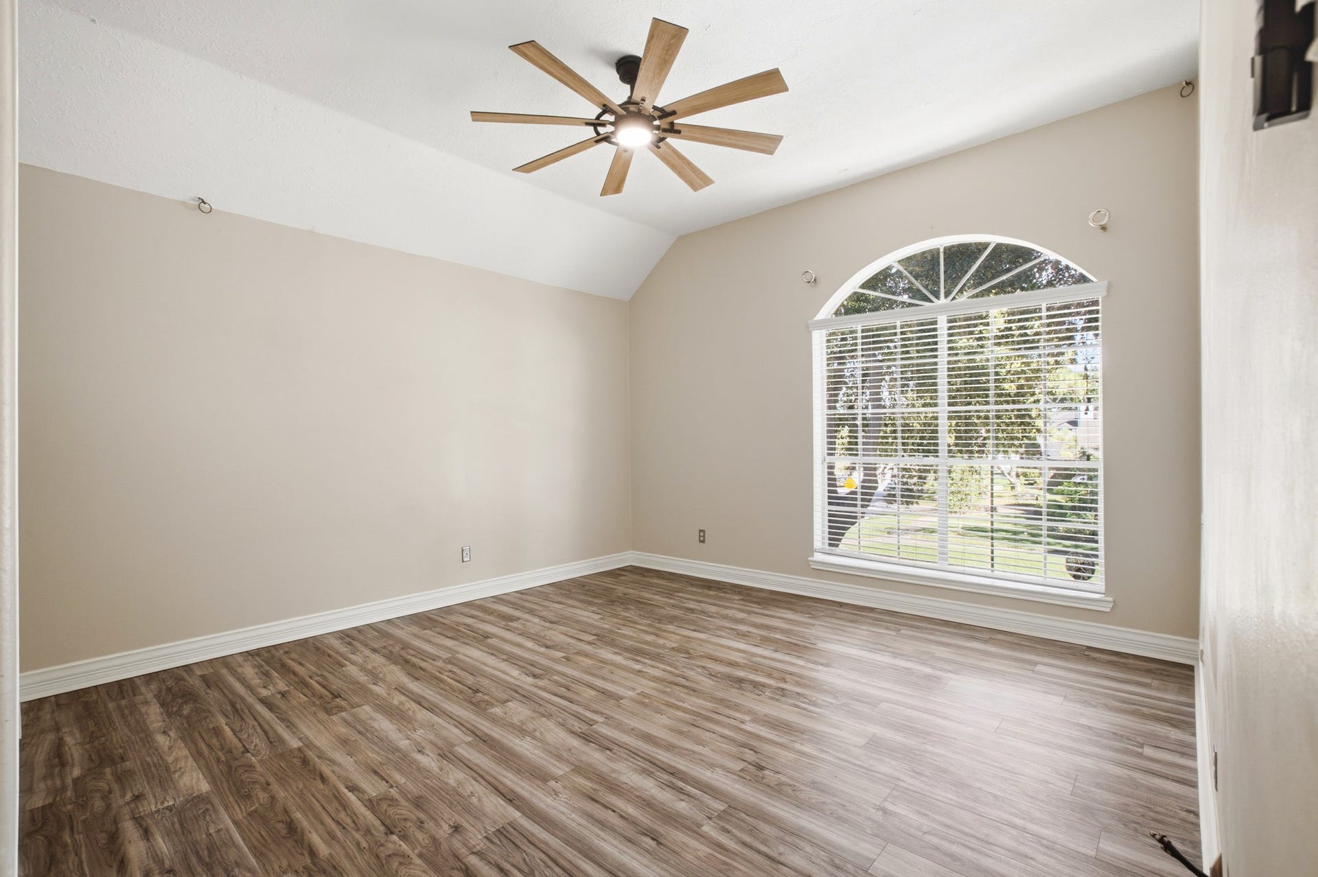 4807 Silver Fox Drive, Houston, TX 77066 4807 Silver Fox Drive, Houston, TX 77066