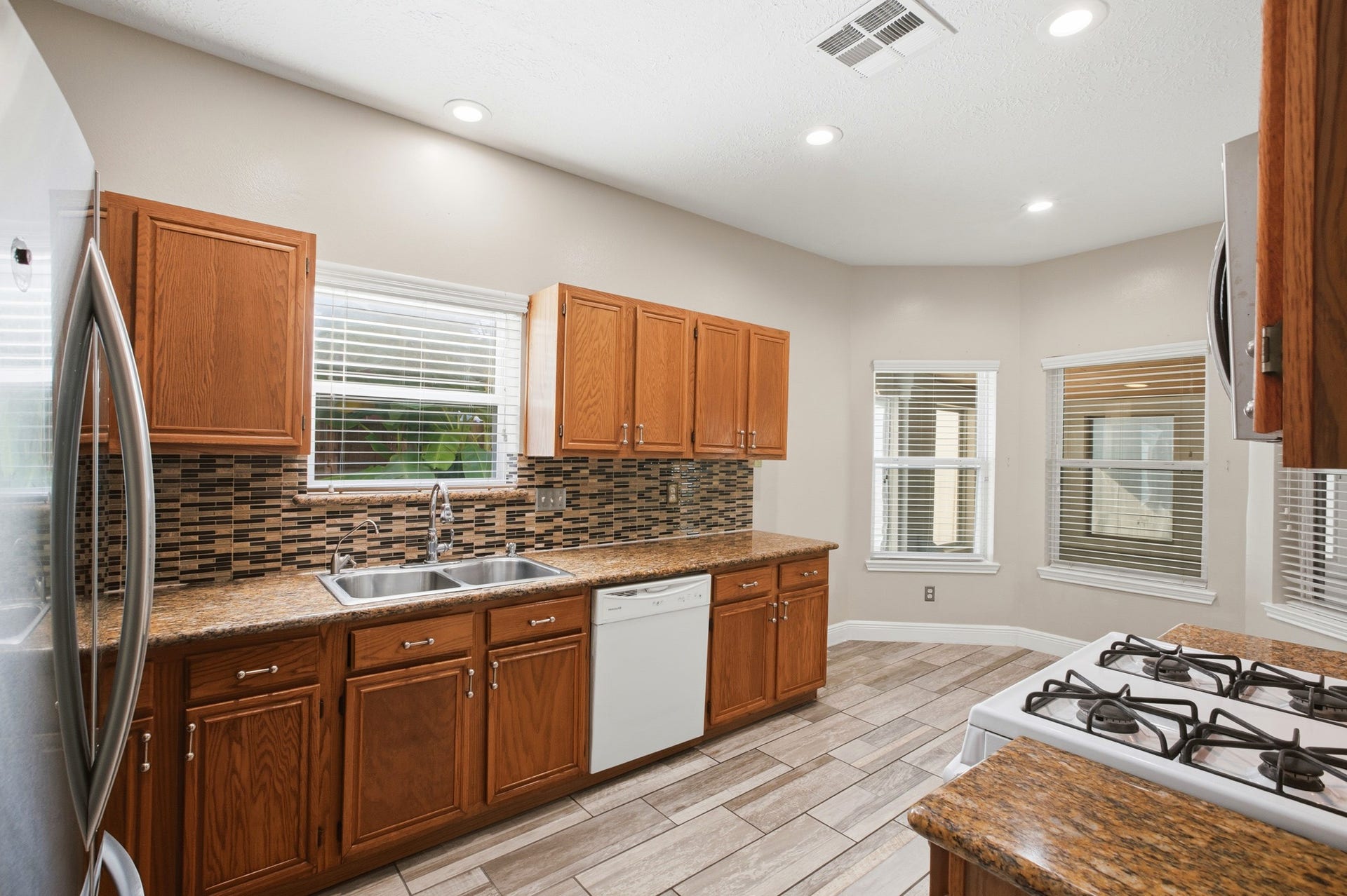 4807 Silver Fox Drive, Houston, TX 77066 4807 Silver Fox Drive, Houston, TX 77066