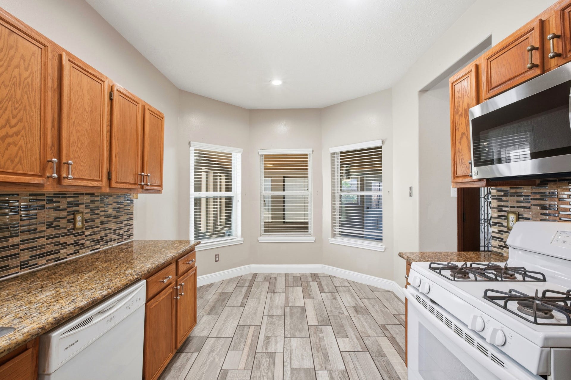 4807 Silver Fox Drive, Houston, TX 77066 4807 Silver Fox Drive, Houston, TX 77066