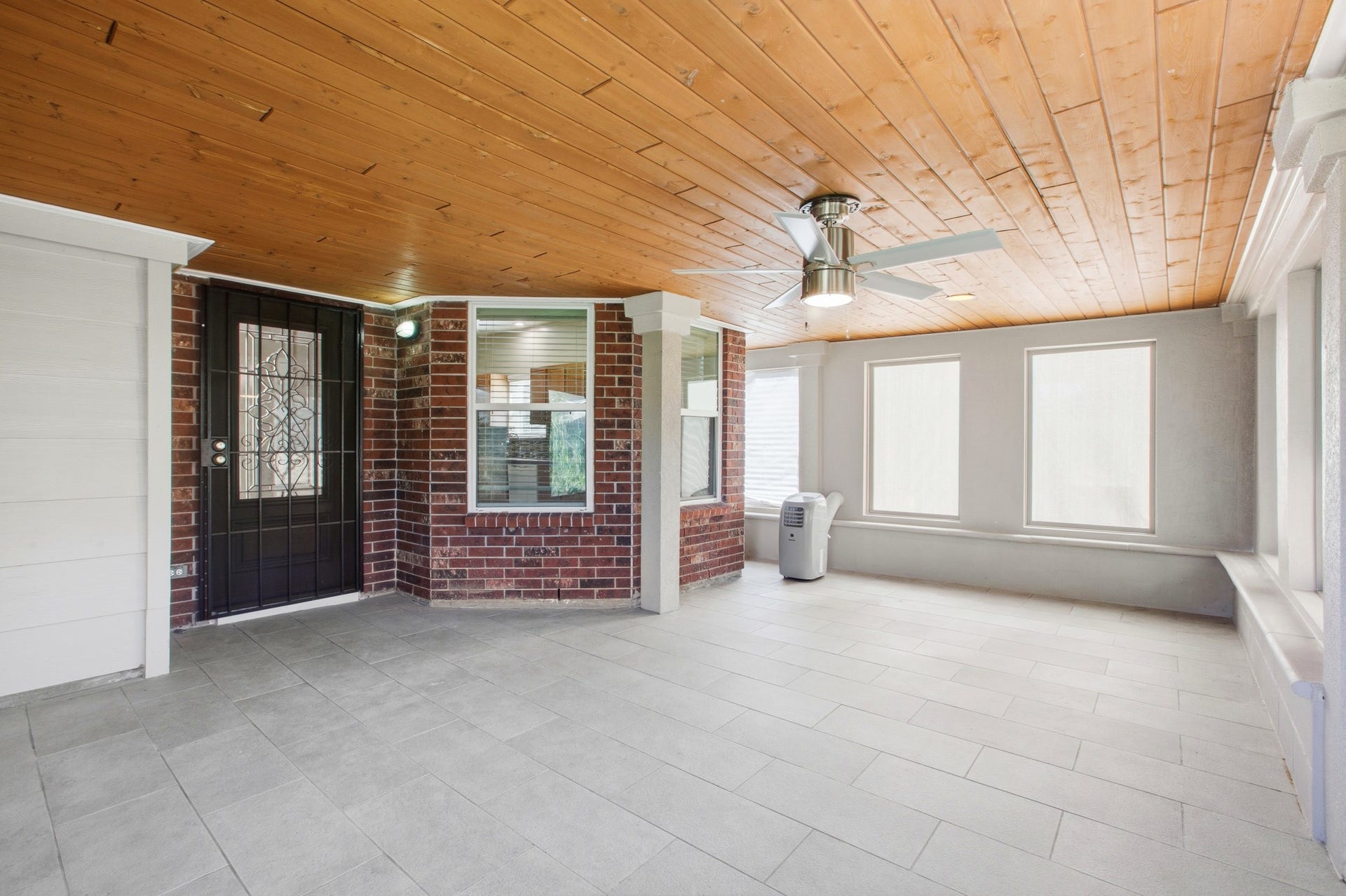 4807 Silver Fox Drive, Houston, TX 77066 4807 Silver Fox Drive, Houston, TX 77066