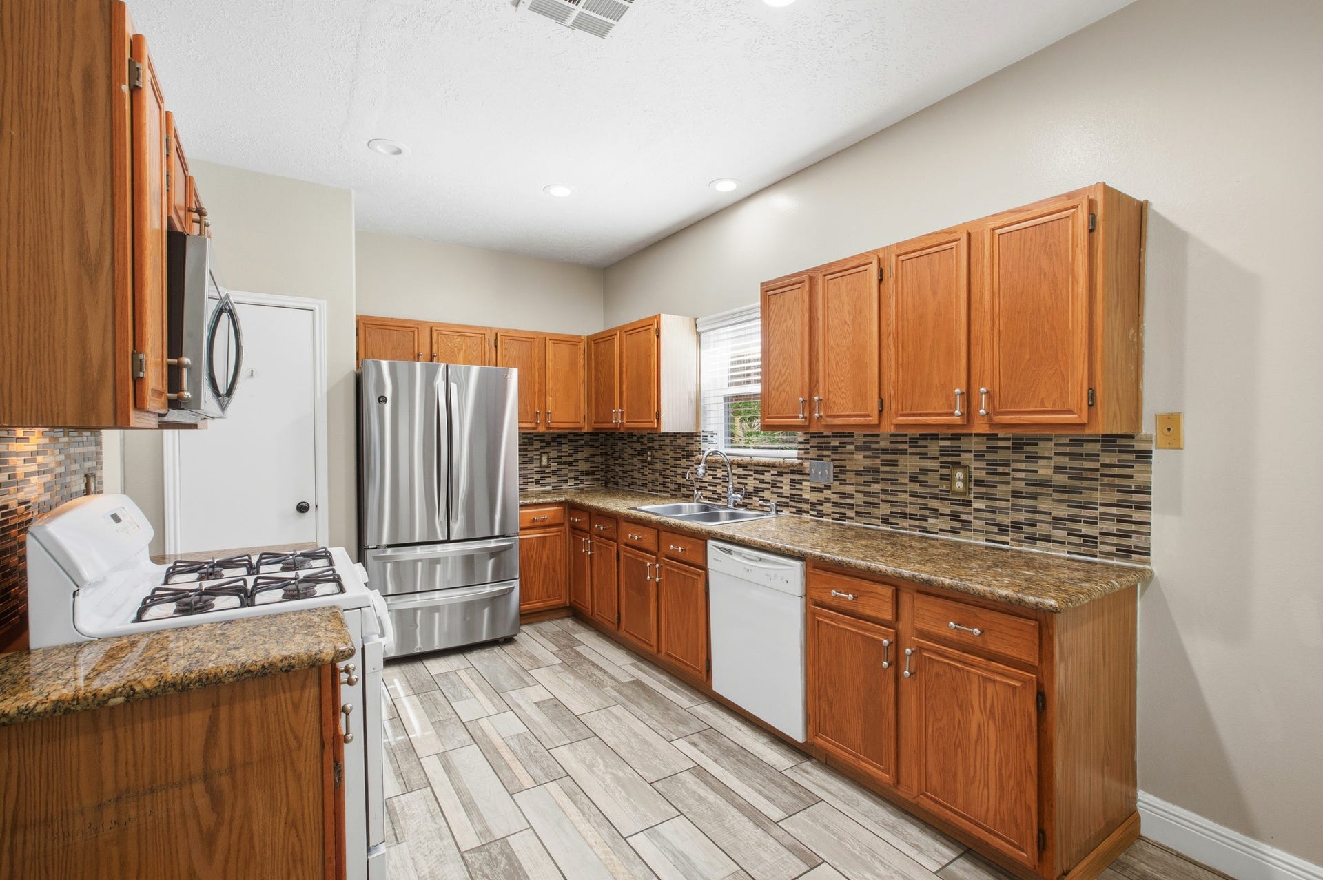 4807 Silver Fox Drive, Houston, TX 77066 4807 Silver Fox Drive, Houston, TX 77066