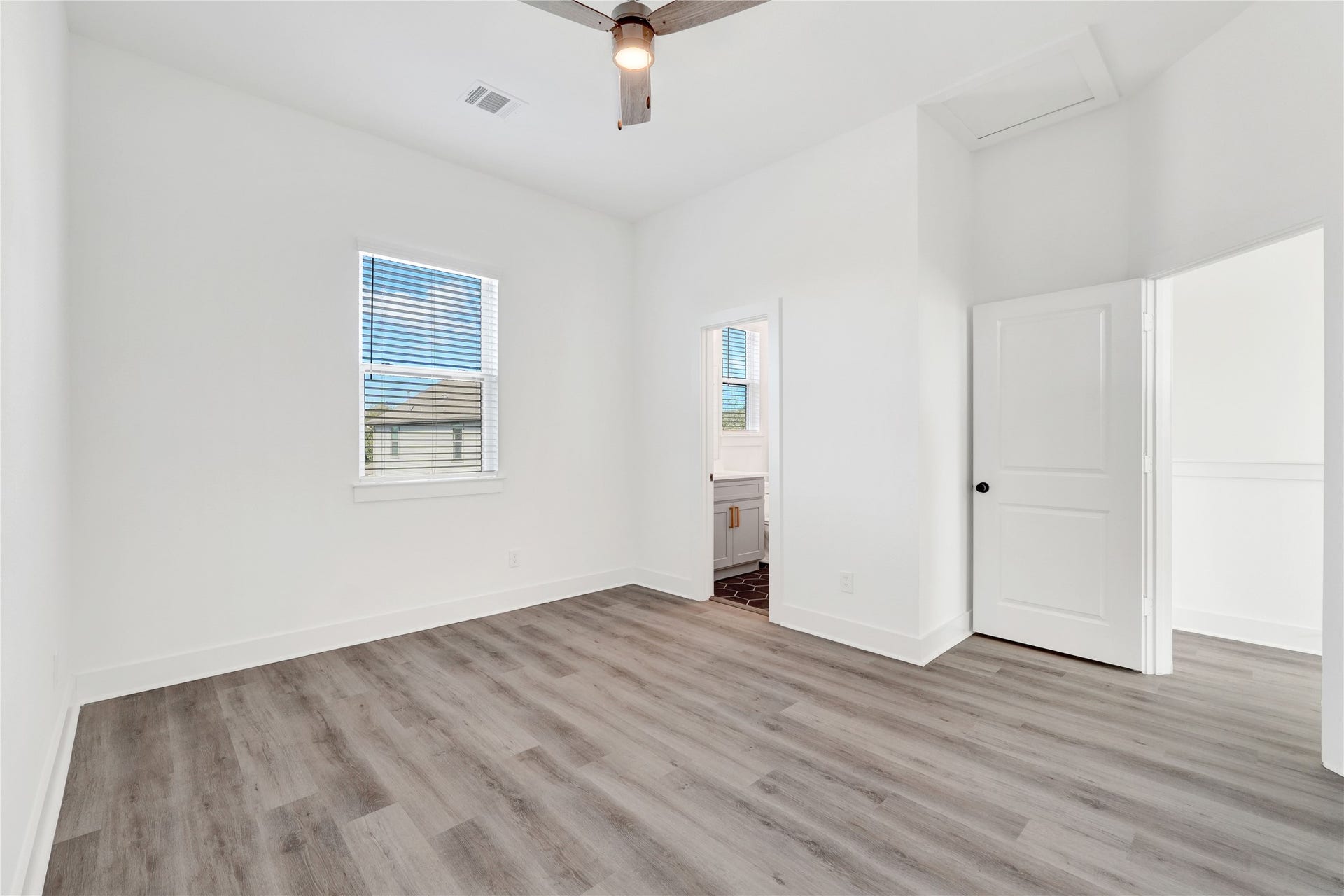 4602-4604 Indie Heights Lane, #A-B, Houston, TX 77018 Photos are representation of a similar property in another location by the same builder.