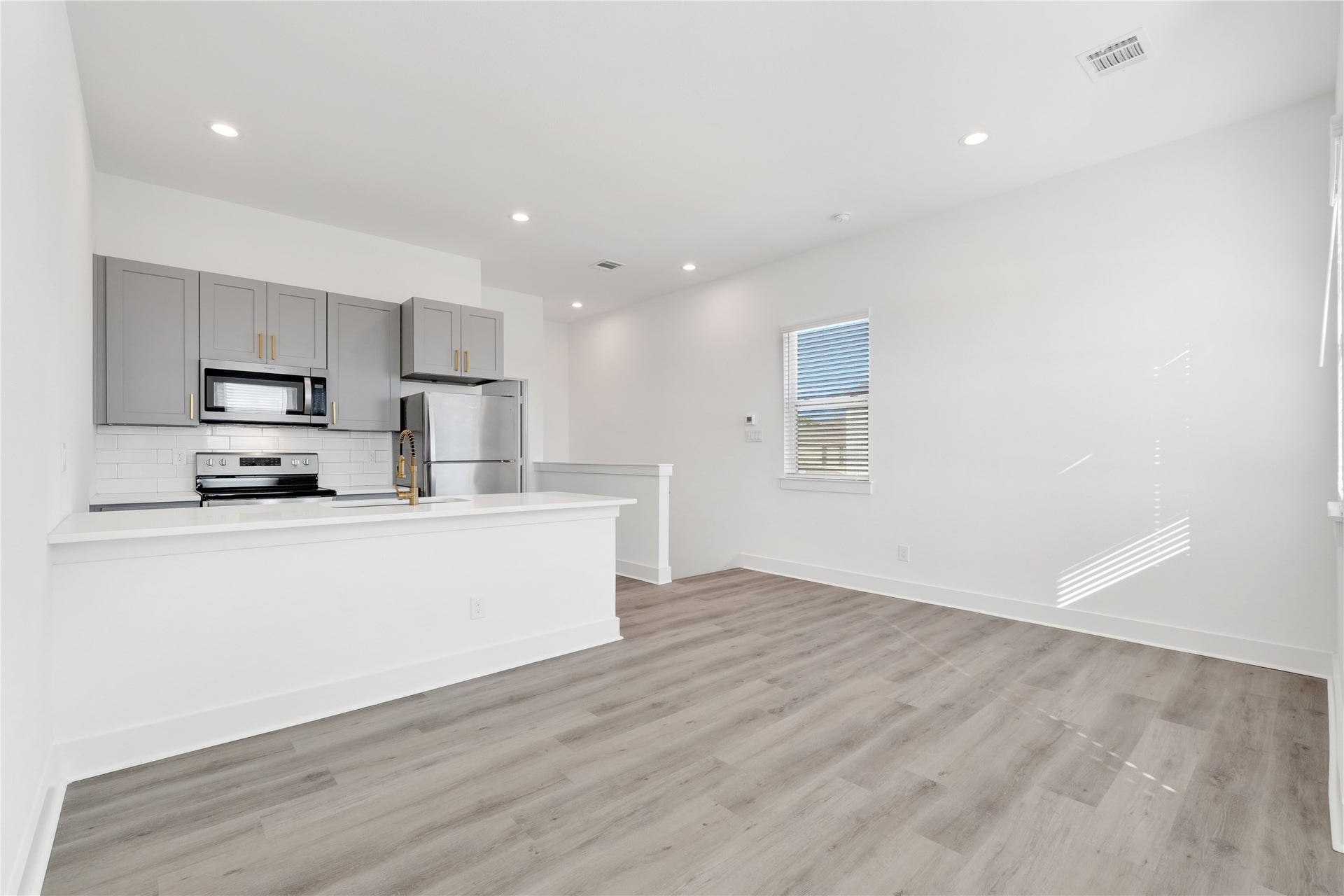 4602-4604 Indie Heights Lane, #A-B, Houston, TX 77018 Photos are representation of a similar property in another location by the same builder.