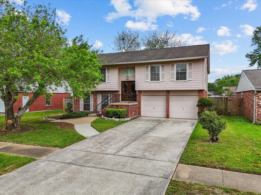 Property photo for 430 W Redway Lane W, Houston, TX