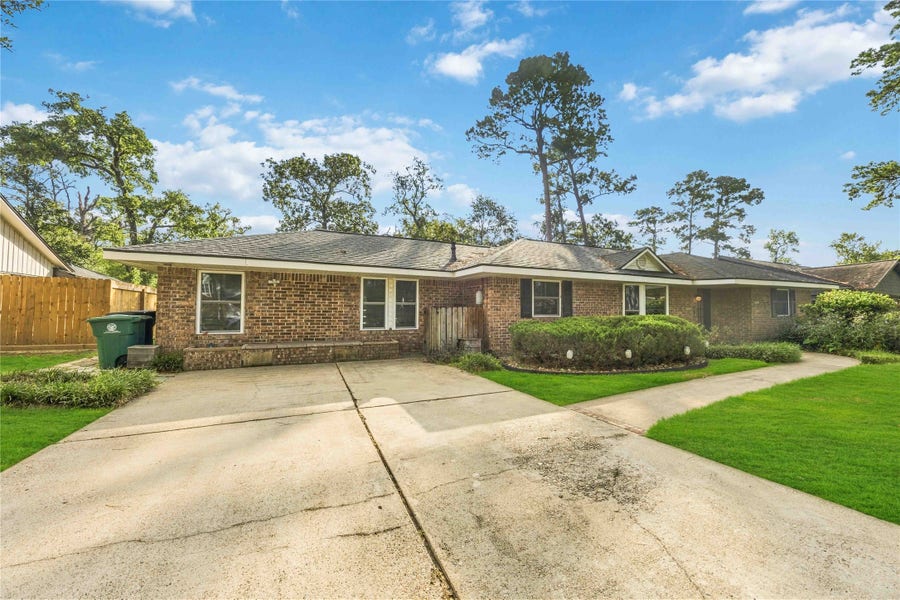 Property photo for 1302 Chestnut Ridge Road, Houston, TX