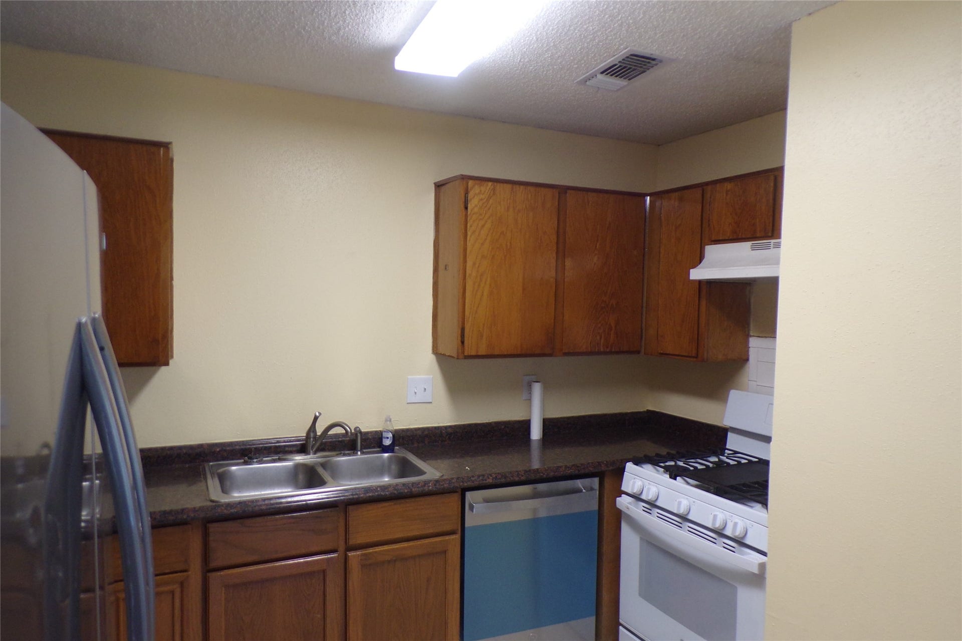 17002 Pastoria Drive, Houston, TX 77083 17002 Pastoria Drive, Houston, TX 77083