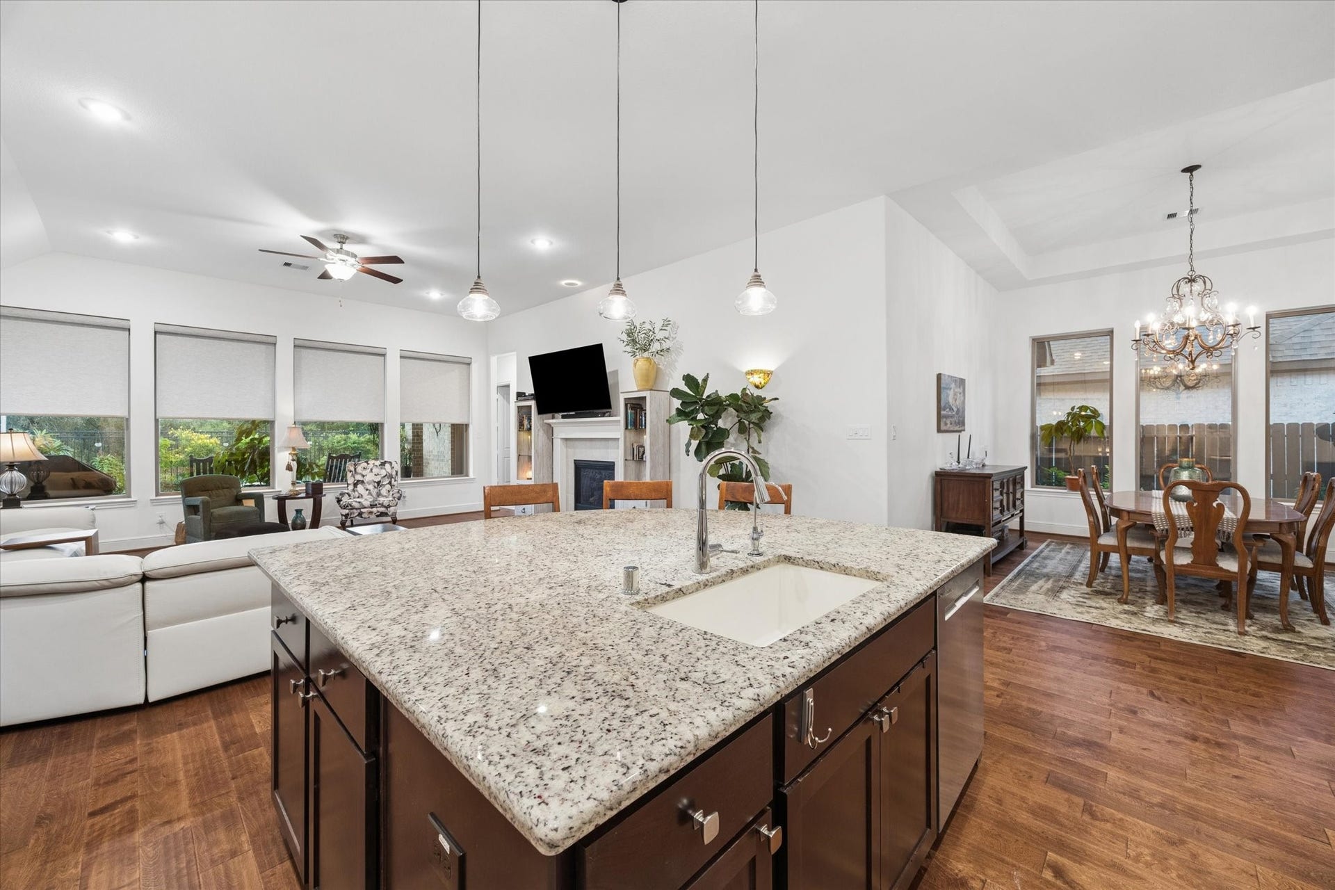 619 Livermore Street, Webster, TX 77598