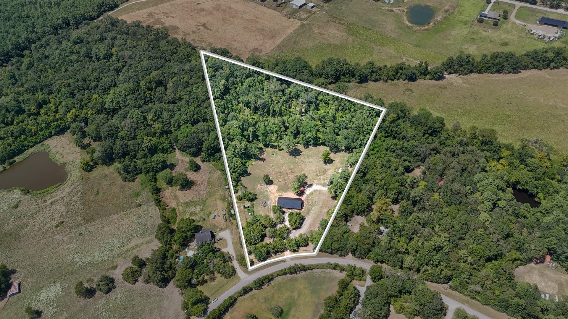 10 un-restricted acres in Montgomery! Lines are approximate and not exact.