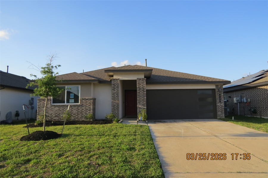 Property photo for 715 Silver Kettle Drive, Rosharon, TX