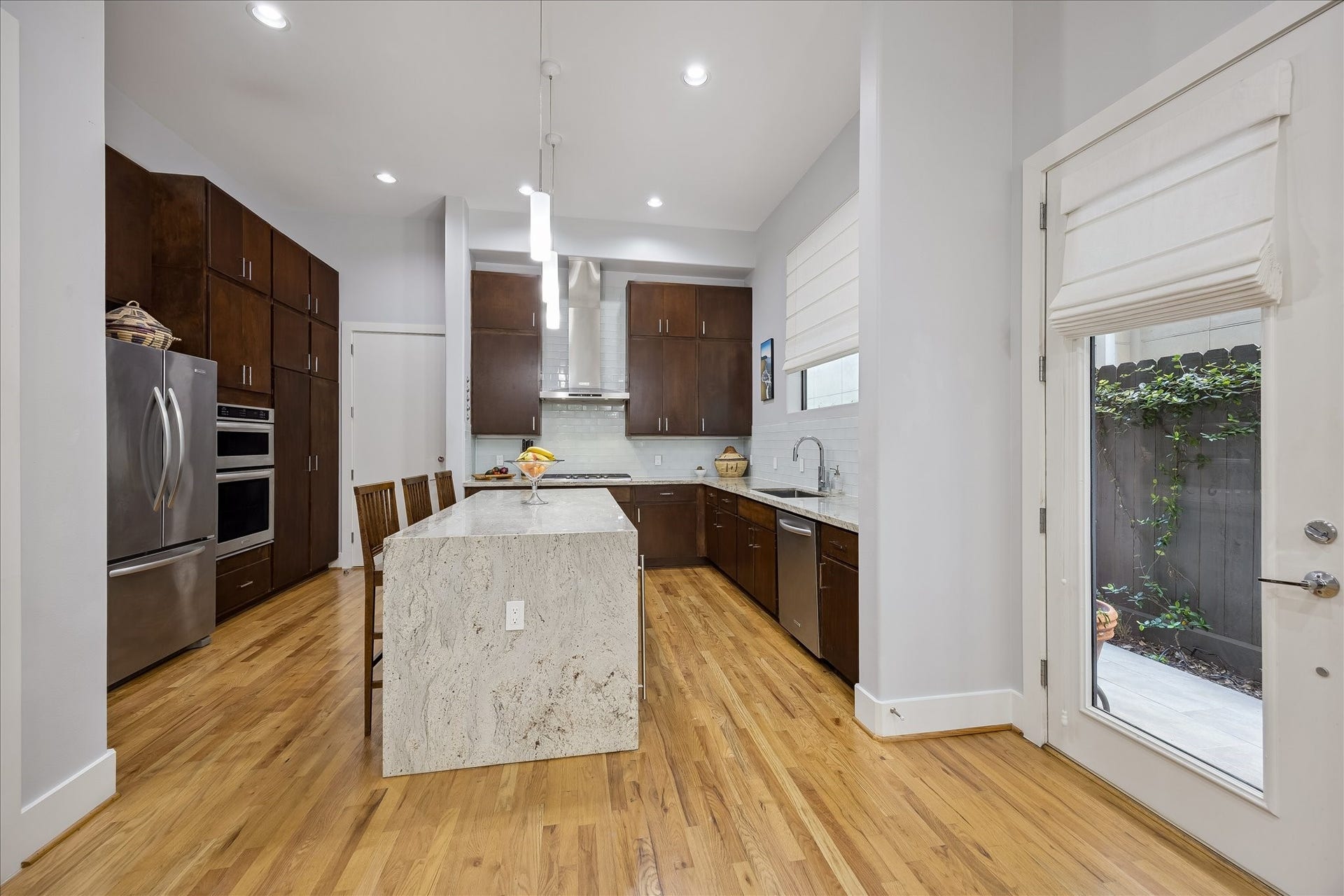 FRONT ENTRY / KITCHEN