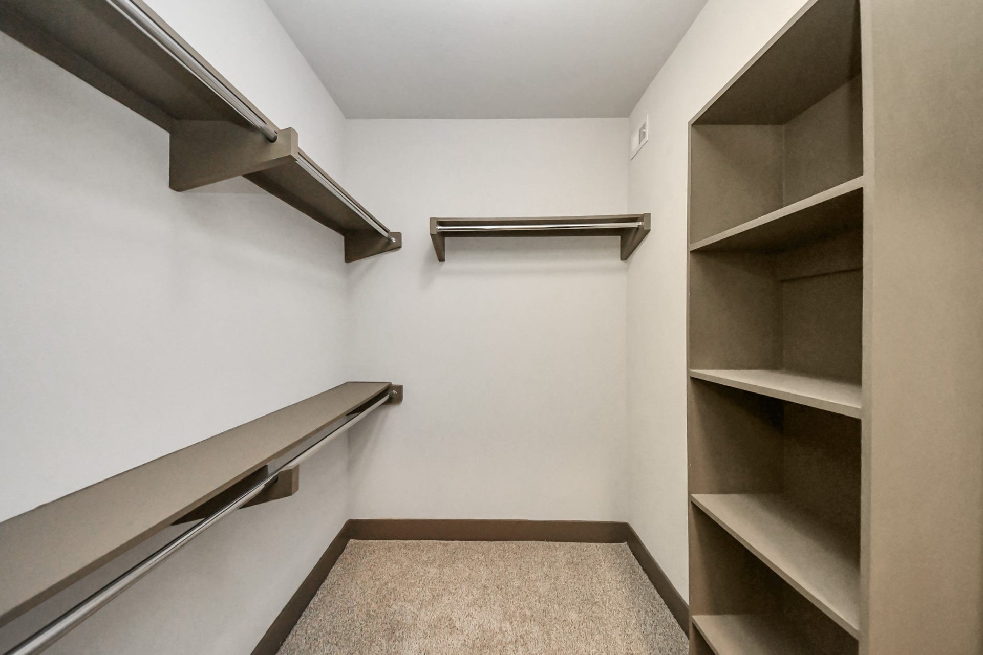 5454 Washington St Avenue, #947, Houston, TX 77007 Photos are not of actual units, similar floor plan finishes, verify dimensions