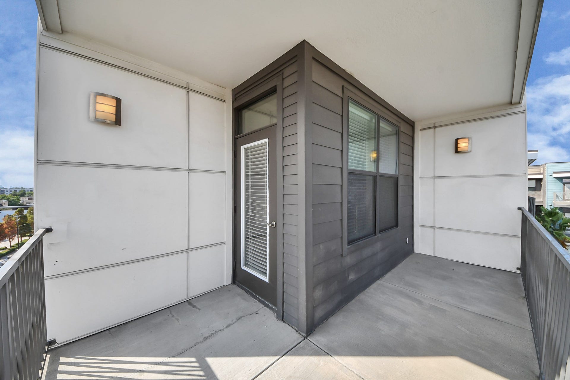 5454 Washington St Avenue, #947, Houston, TX 77007 Photos are not of actual units, similar floor plan finishes, verify dimensions
