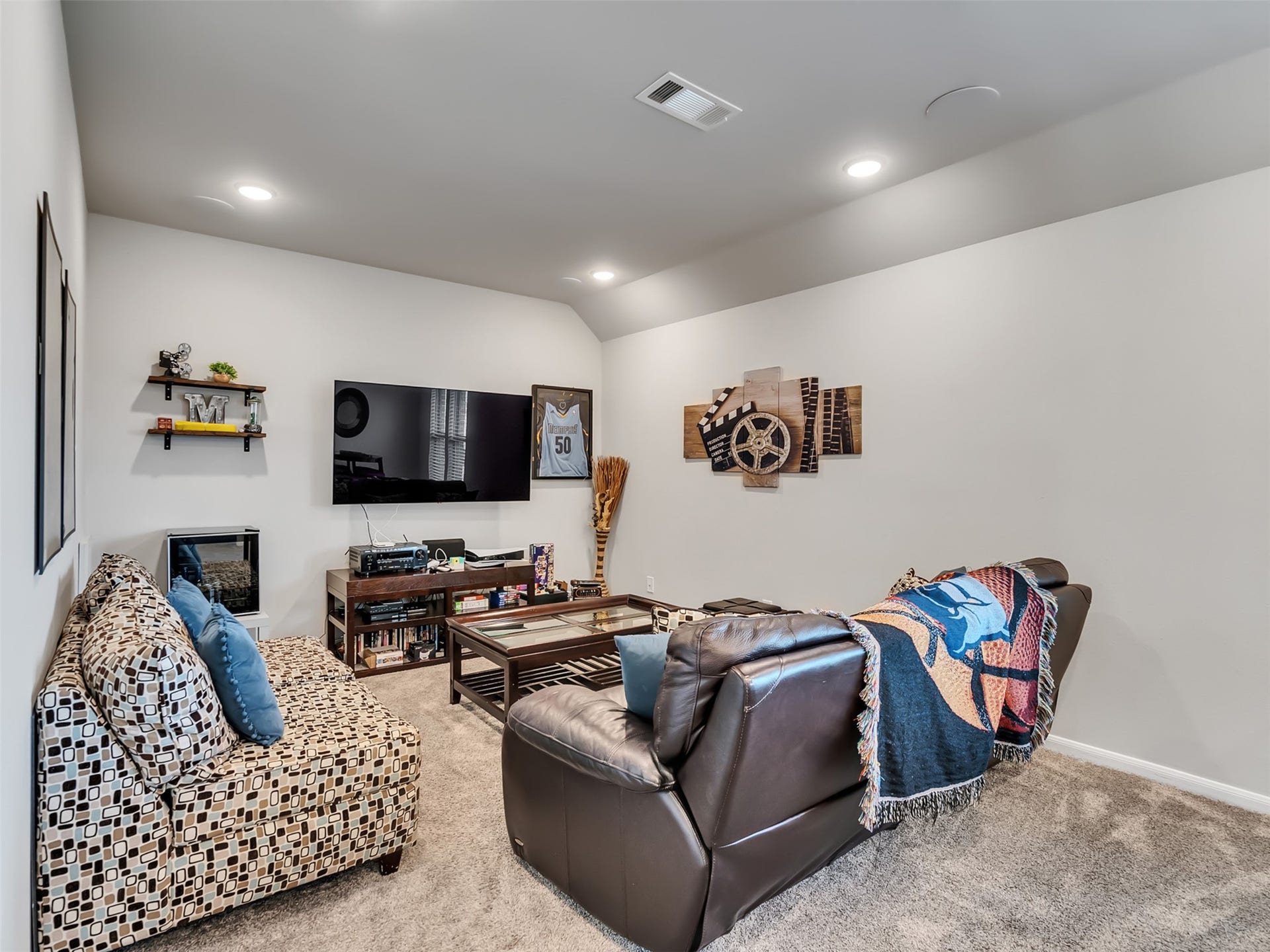 10302 Muir Peak Drive, Rosharon, TX 77583 Media Room