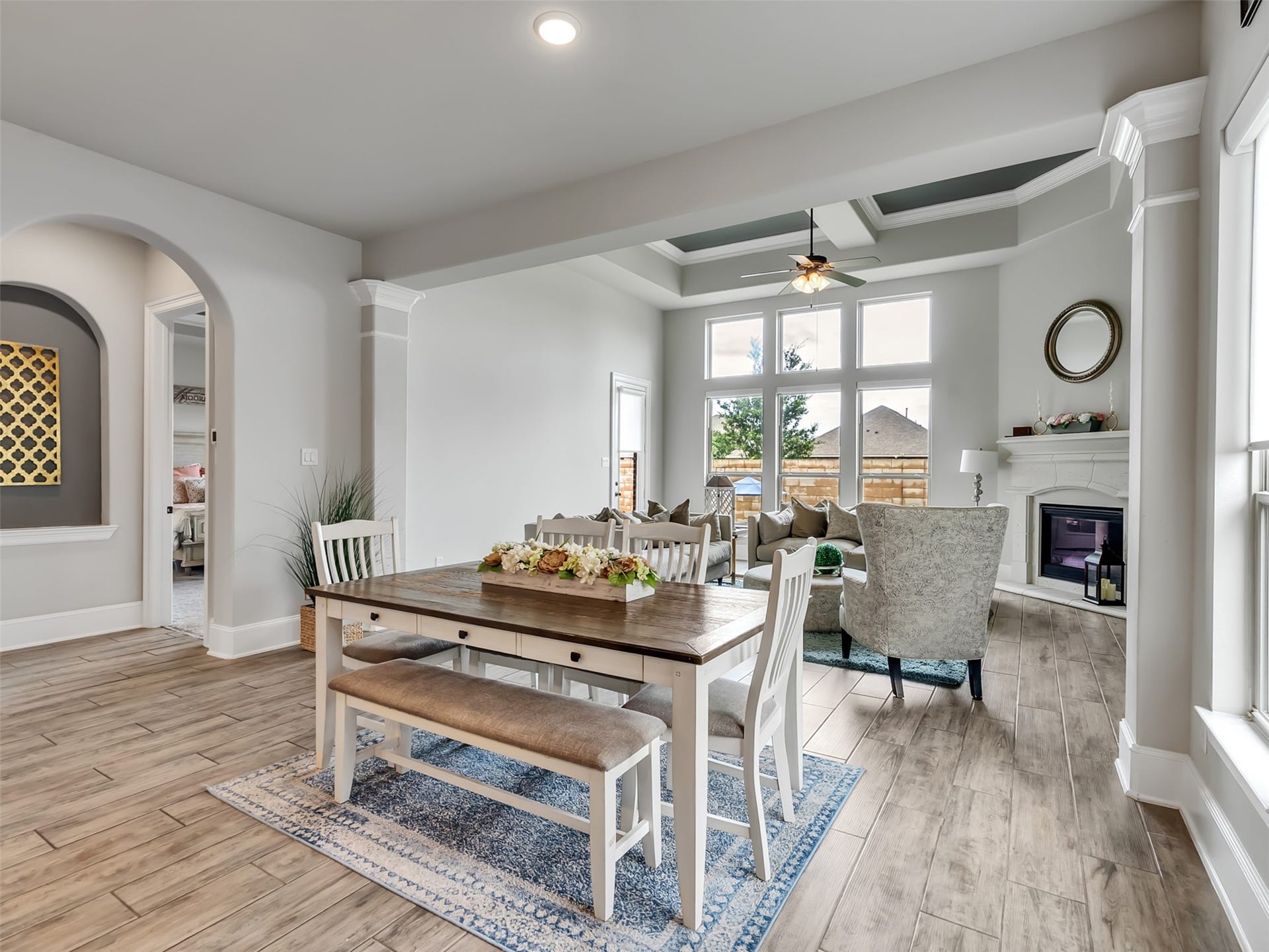 10302 Muir Peak Drive, Rosharon, TX 77583 Casual dining area opens into spacious family room.