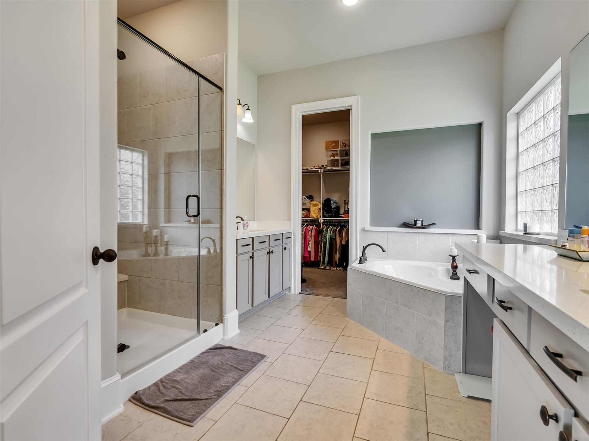 10302 Muir Peak Drive, Rosharon, TX 77583 Glass enclosed shower, jacuzzi tub, and dual vanities make this Primary bathroom special.