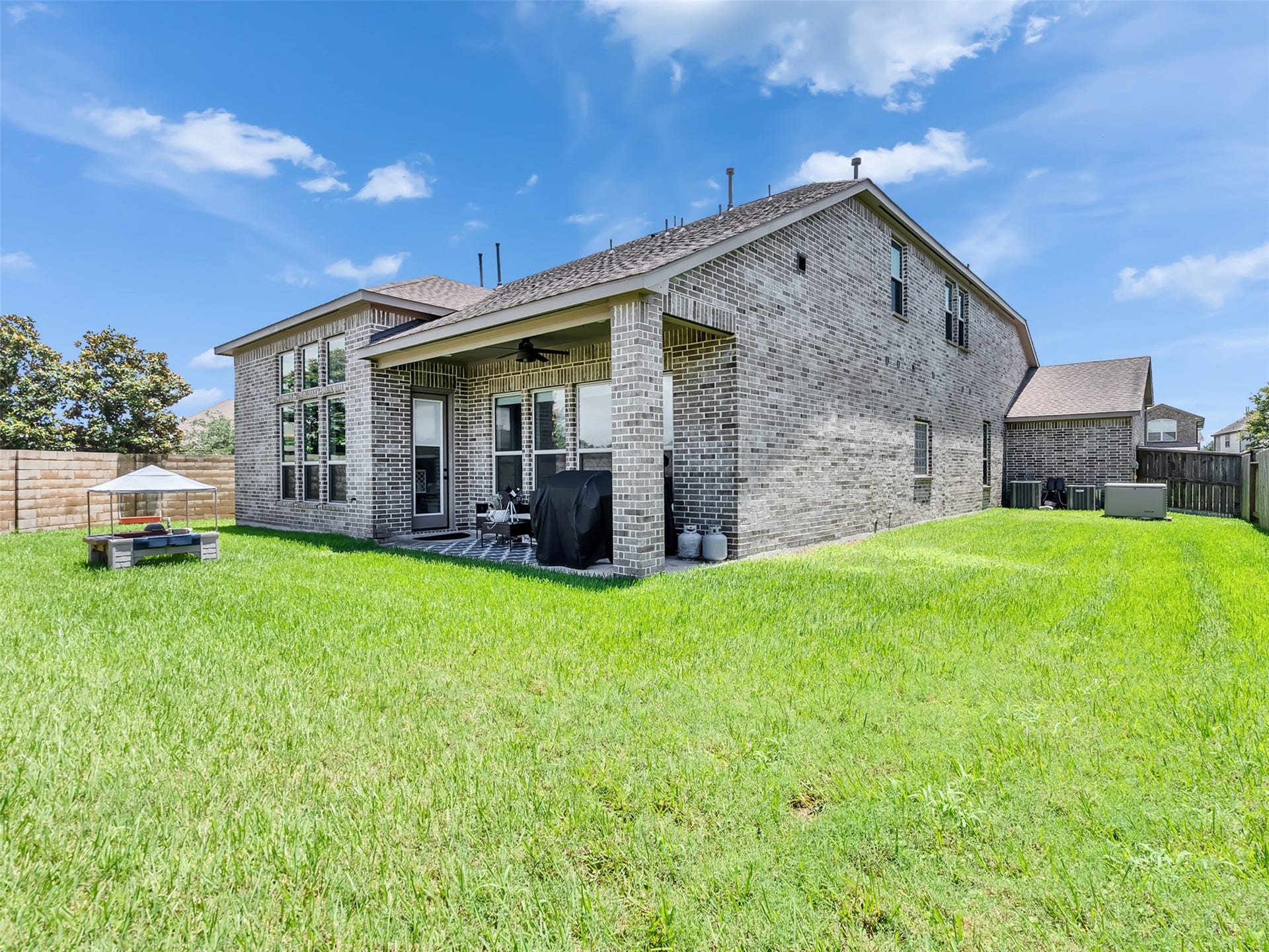 10302 Muir Peak Drive, Rosharon, TX 77583 Backyard view
