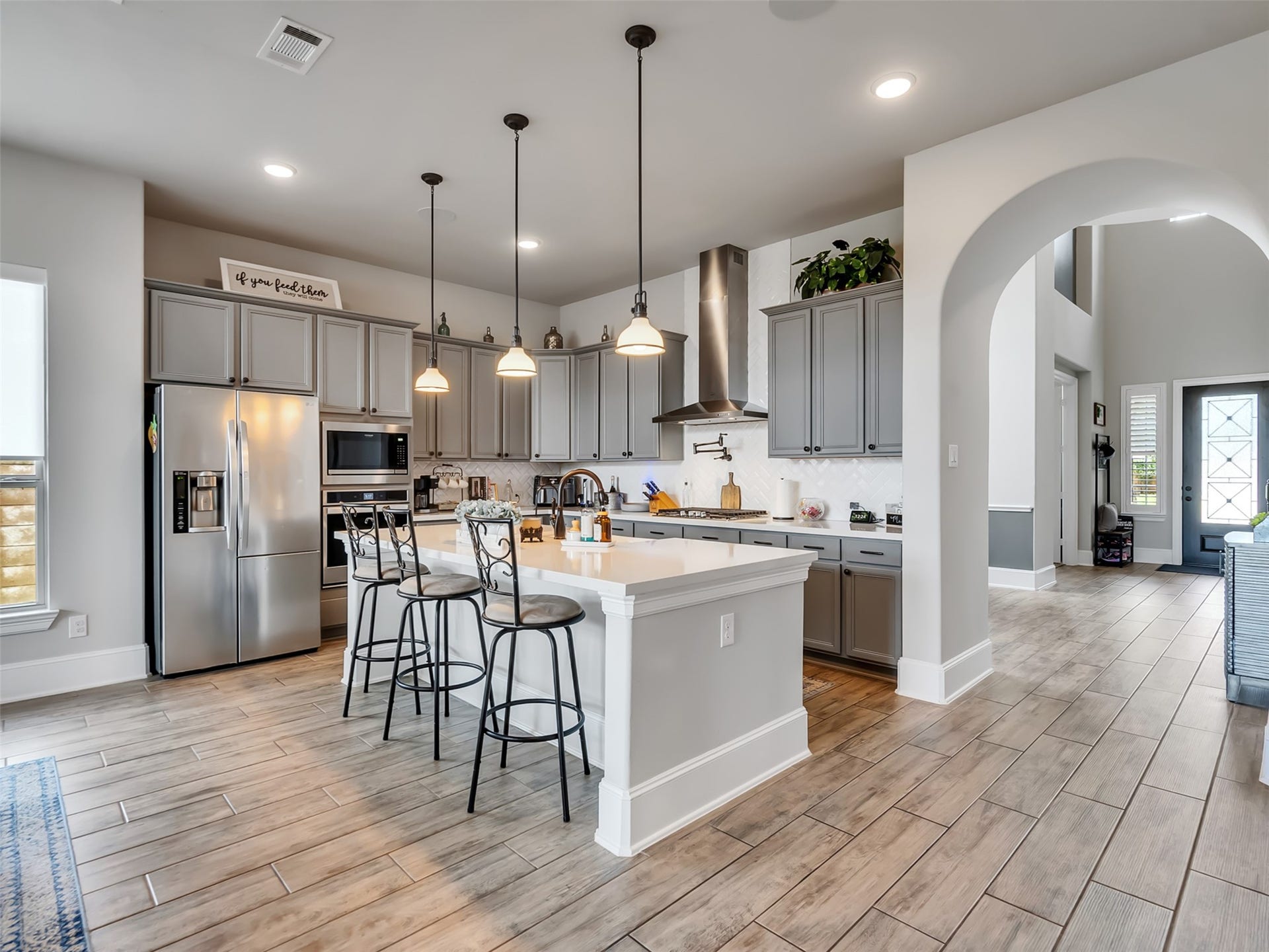 10302 Muir Peak Drive, Rosharon, TX 77583 Stainless steel appliances, bar seating, and pendant lighting make this kitchen brilliant.
