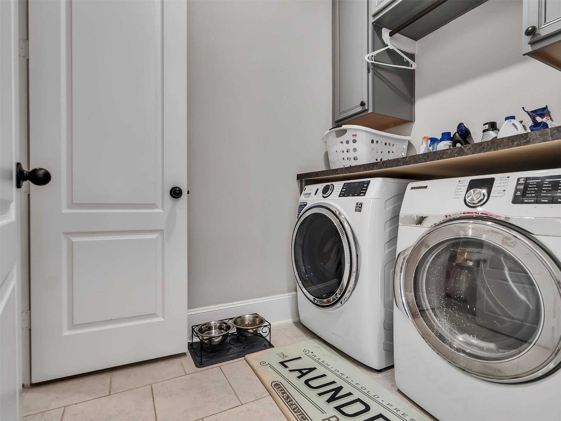 10302 Muir Peak Drive, Rosharon, TX 77583 Laundry room area with built-in cabinetry