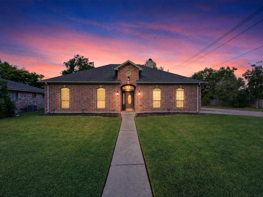 Property photo for 16739 Barcelona Drive, Friendswood, TX