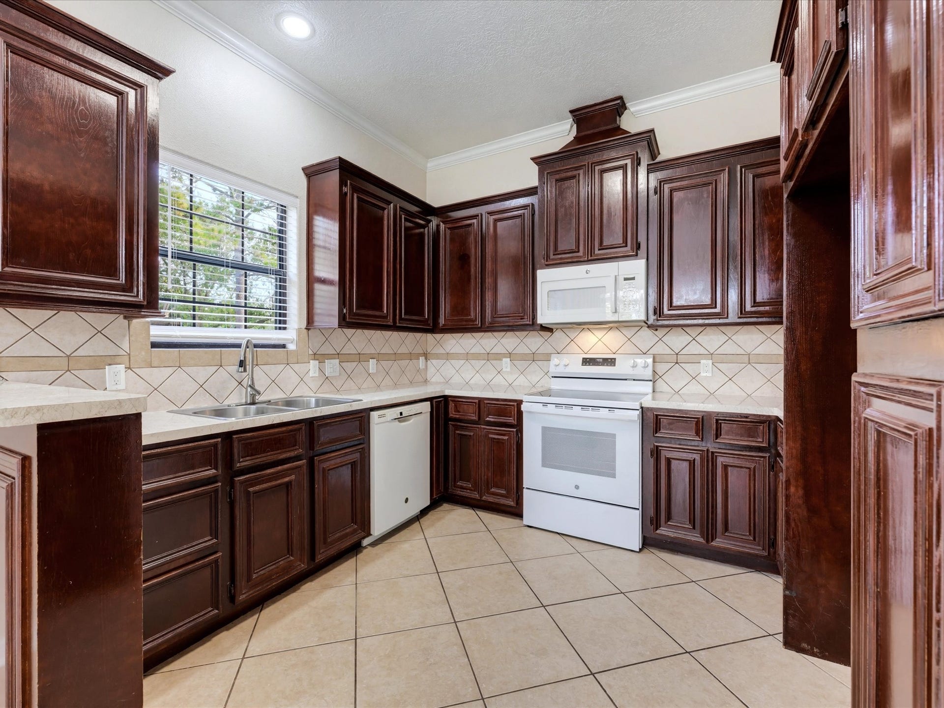 16739 Barcelona Drive, Friendswood, TX 77546 16739 Barcelona Drive, Friendswood, TX 77546