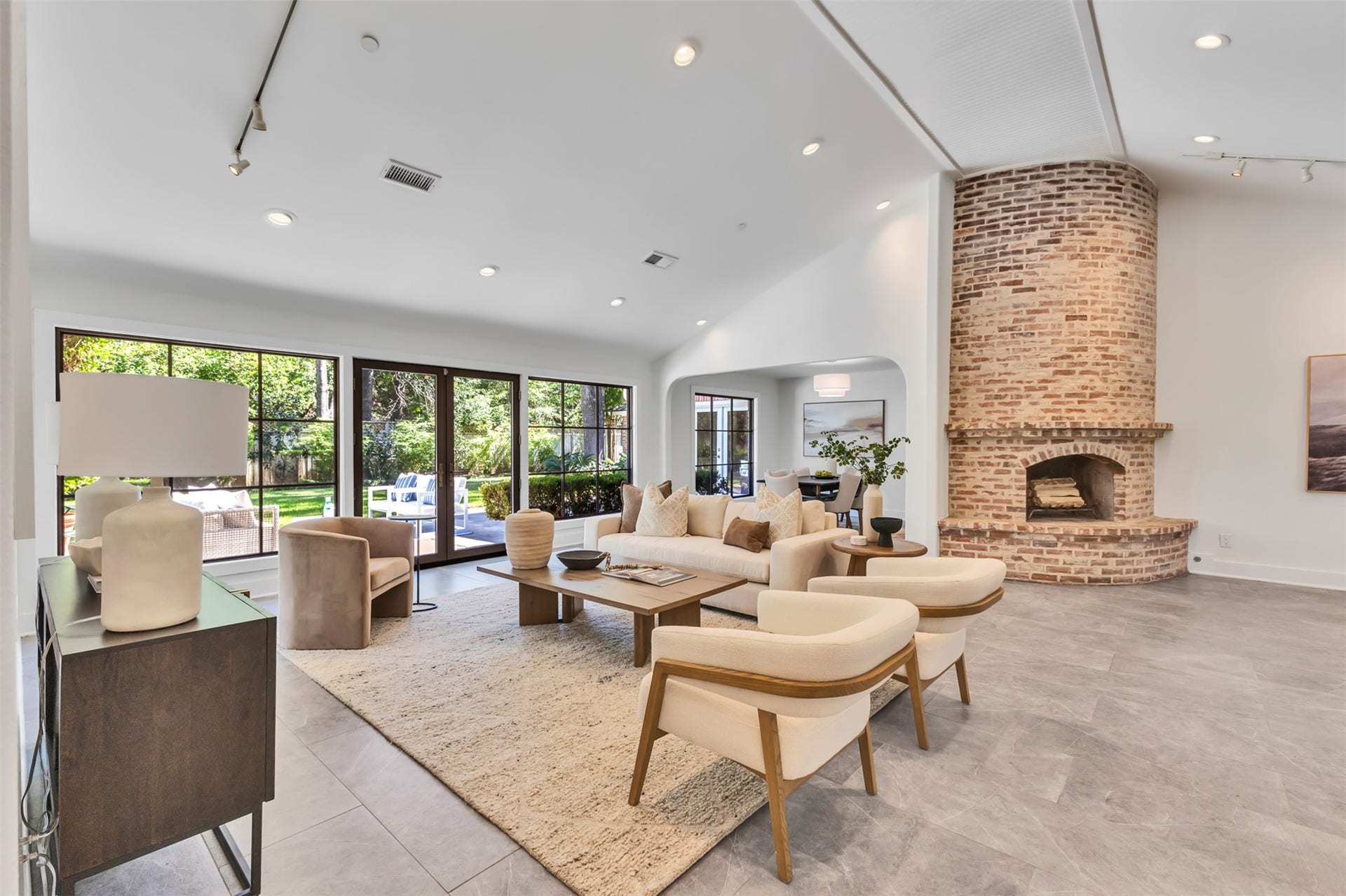The back door and windows seamlessly connects the bright interior to the outdoor living area, embracing pure California indoor-outdoor living.