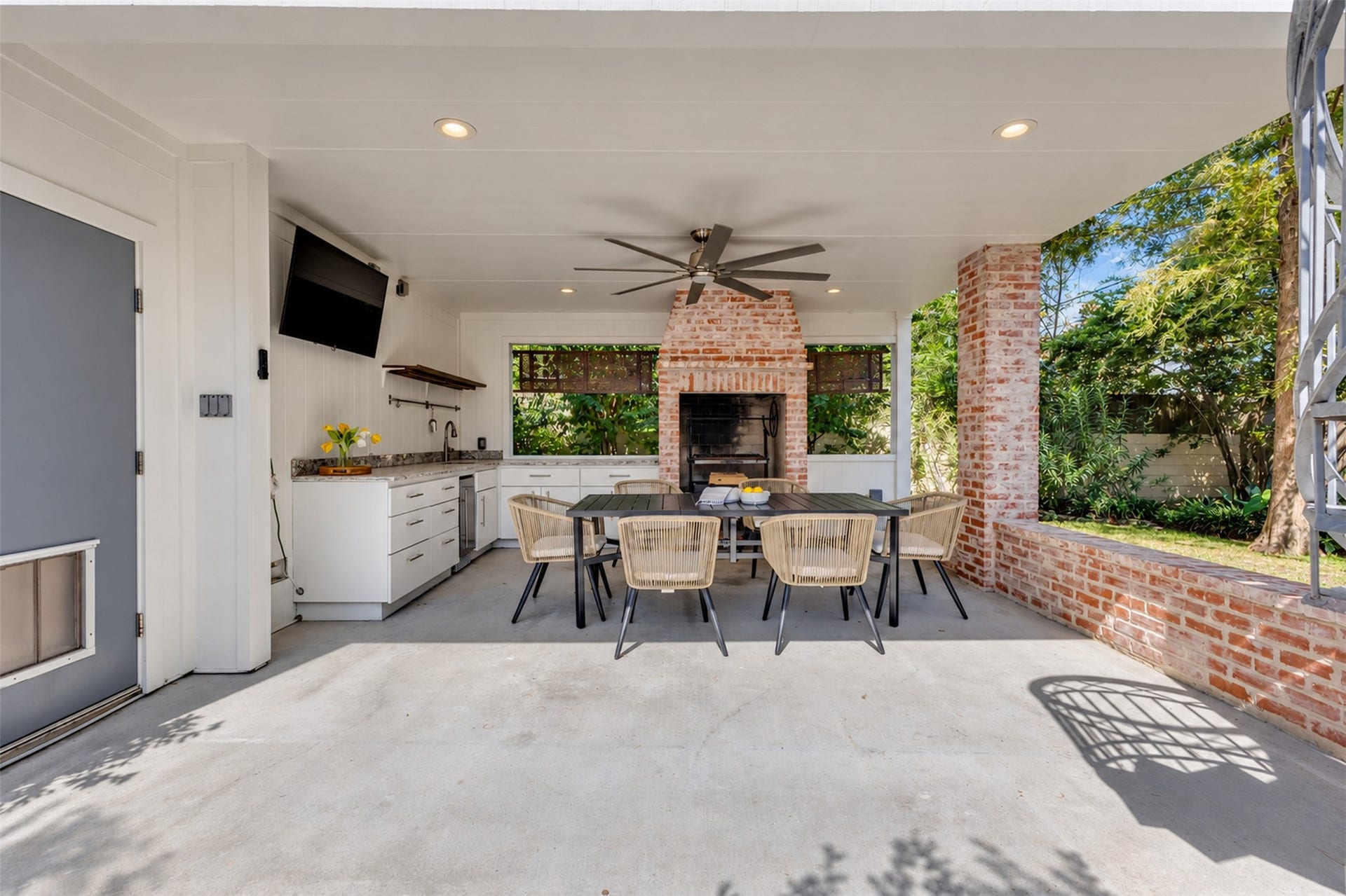 Spectacular covered outdoor kitchen built for top-tier hosting and outdoor living. Fully equipped with an Argentinian grill, flat-screen TV, pebble ice maker, abundant storage, with ample space for a large dining table to entertain family and friends.