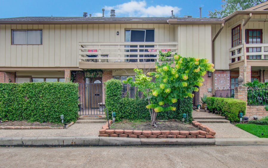 Property photo for 823 S Ripple Creek Drive, Houston, TX